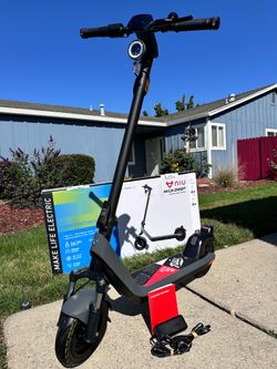 NIU - KQi 200P Foldable Electric Kick Scooter w/ 34 mi Max Operating Range & 20 mph Max Speed