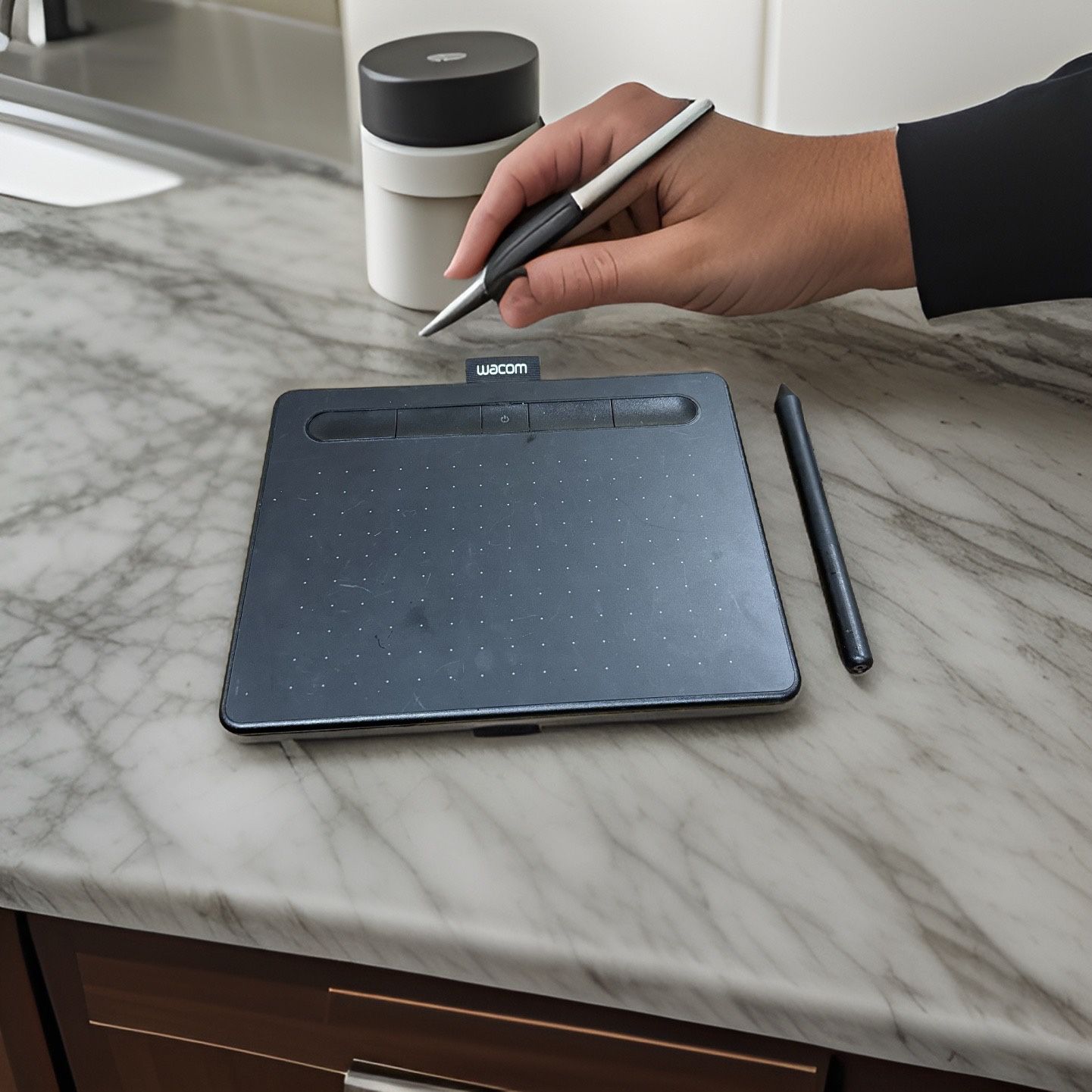 Wacom Intuos S Wireless Drawing Graphics Tablet - Black