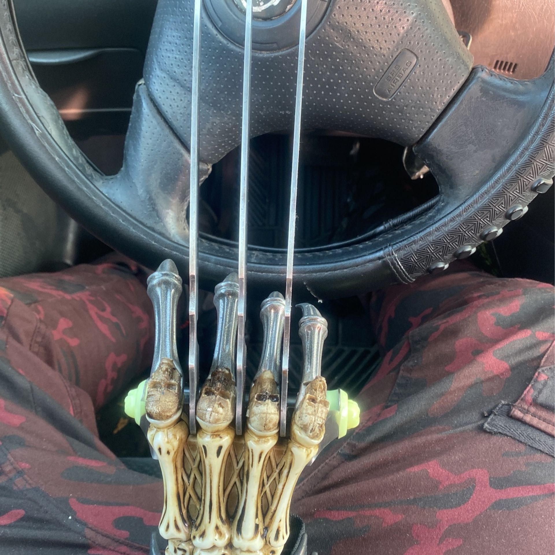 DANGEROUS  NOT A TOY!!!!! Movie Prop Predator Claws 