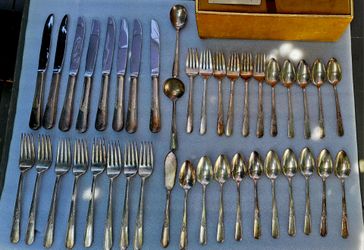 Silver-Plated Flatware Set with Floral Handles (39 Holmes & Edwards) + 1 spoon silver plated made in Italy