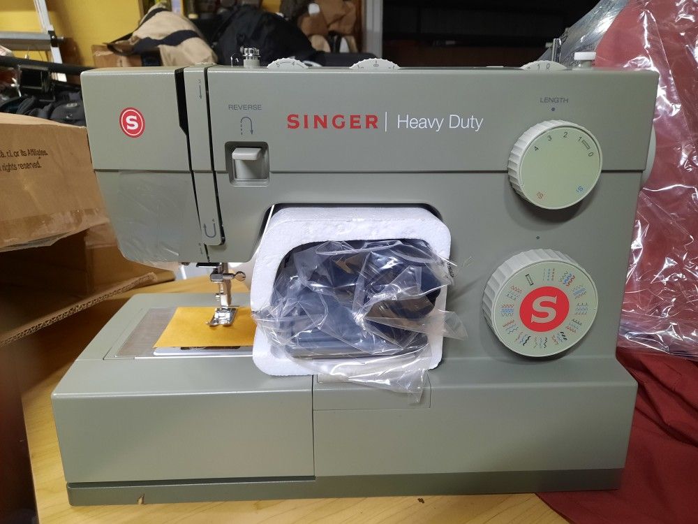 Sewing Machine Singer Heavy Duty Model 5532