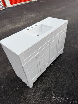 Kirkman 48-in True White Single Sink Bathroom Vanity with White Cultured Marble Top (Fully Assembled)
