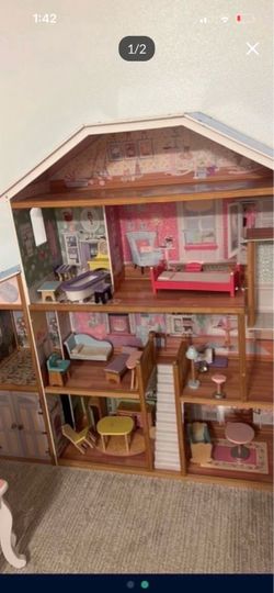 Wood doll house
