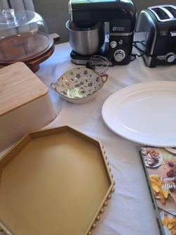Kitchen Appliances, Serveware & Entertaining Items