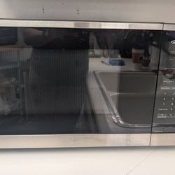 Panasonic Microwave (1.3 cu ft)