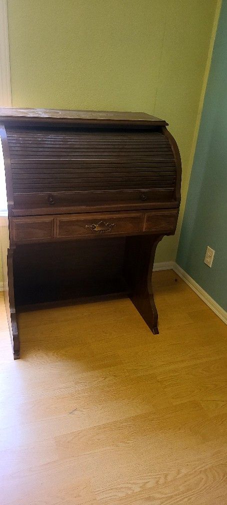 2 Antique Desks