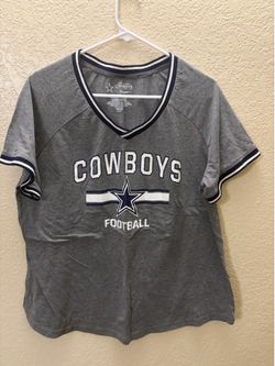 Dallas Cowboys Women’s XL V-Neck T-Shirt. Good pre-owned condition.