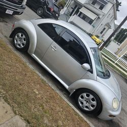 Volkswagen Beetle GL Hatchback 2-Door 2.0L 