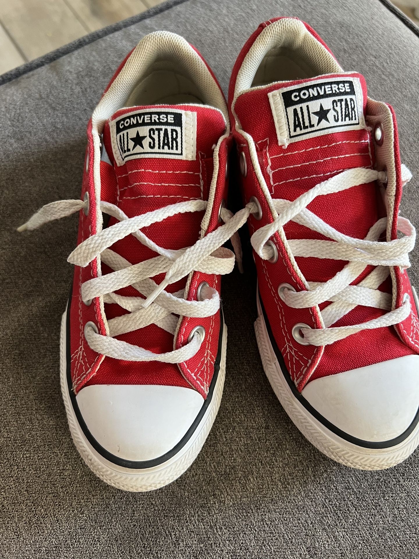 Converse Chuck Taylor All Star Low Top Youth/Kids Red Canvas Sneakers Size 1