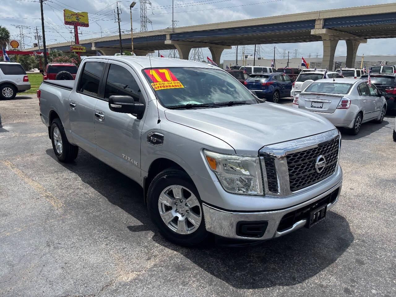 2017 Nissan TITAN
