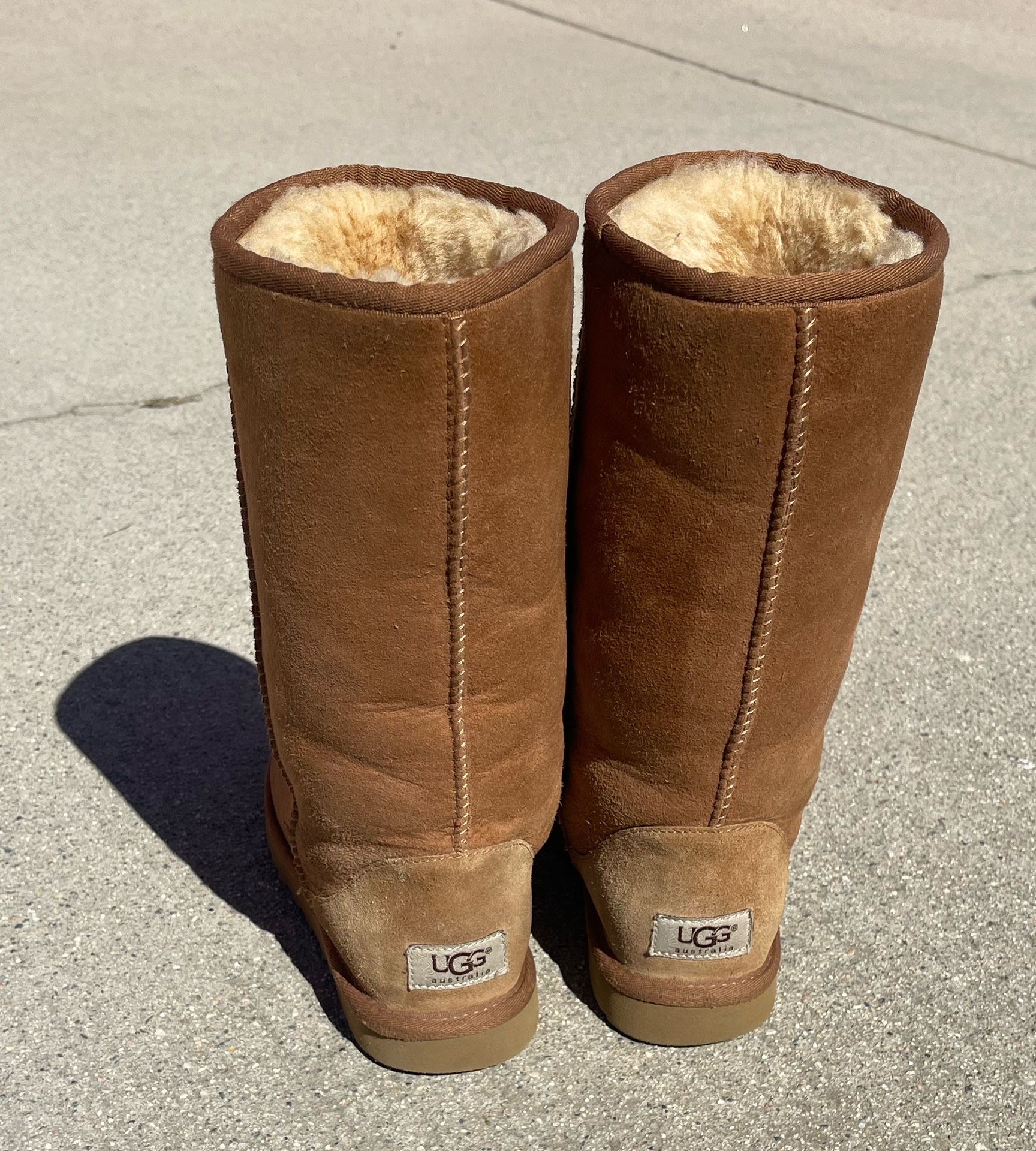 UGG® WOMEN\'S CLASSIC II TALL BOOTS display picture 1