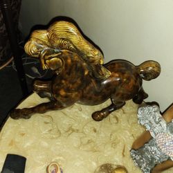 GALLOPING HORSE STATUE