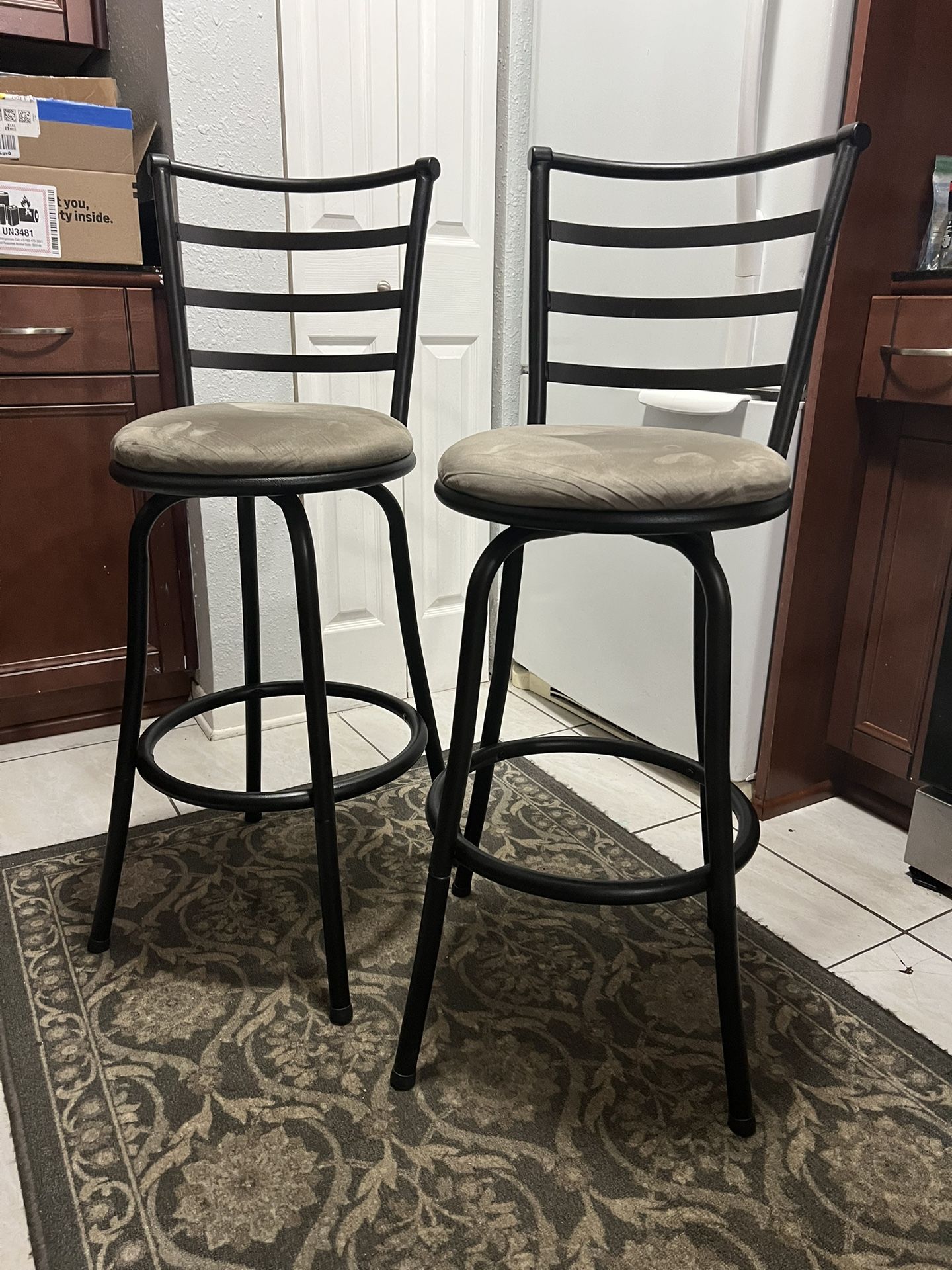 2 Bar Stools