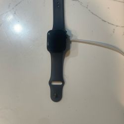 Apple Watch SE (GPS) 2nd GEN MXEK3LL/A Black Band 40mm