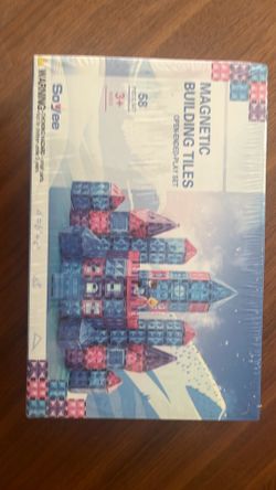 Magnetic building tiles