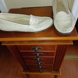  INTERIOR DESIGNERS OWN NEW SHOES: TRIPAD COMFORT LADIES  LEATHER STITCHED LOAFER SHOES. Sz. 7 Only  $10. 