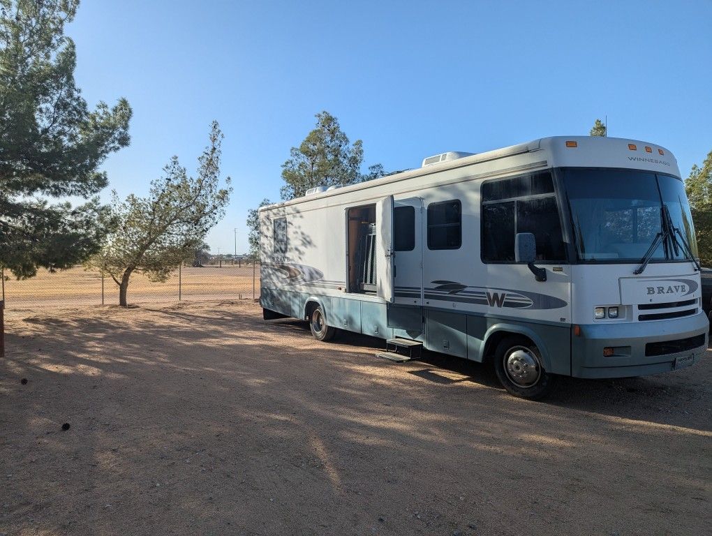 2000 Winnebego Brave