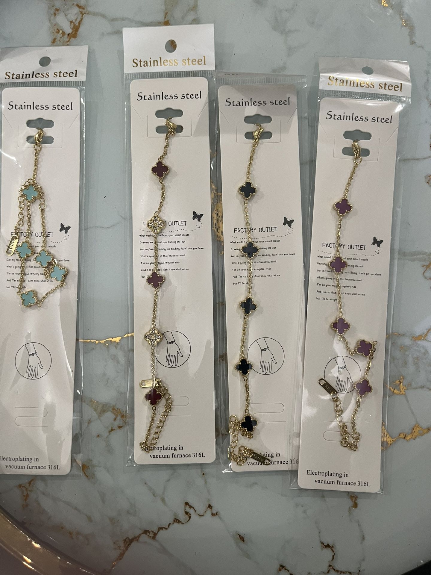 Bracelets 