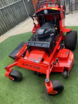 Like new ariens ridgeline 48 inch 22 hp $4750