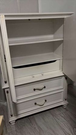 Dresser w/side tables