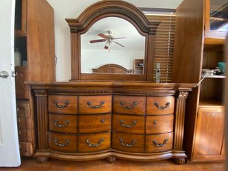 CAL  KING Solid Wood Bedroom Set – Bed + Dresser with Mirror – Excellent Condition