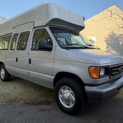 2006 Ford E250 High Top Van