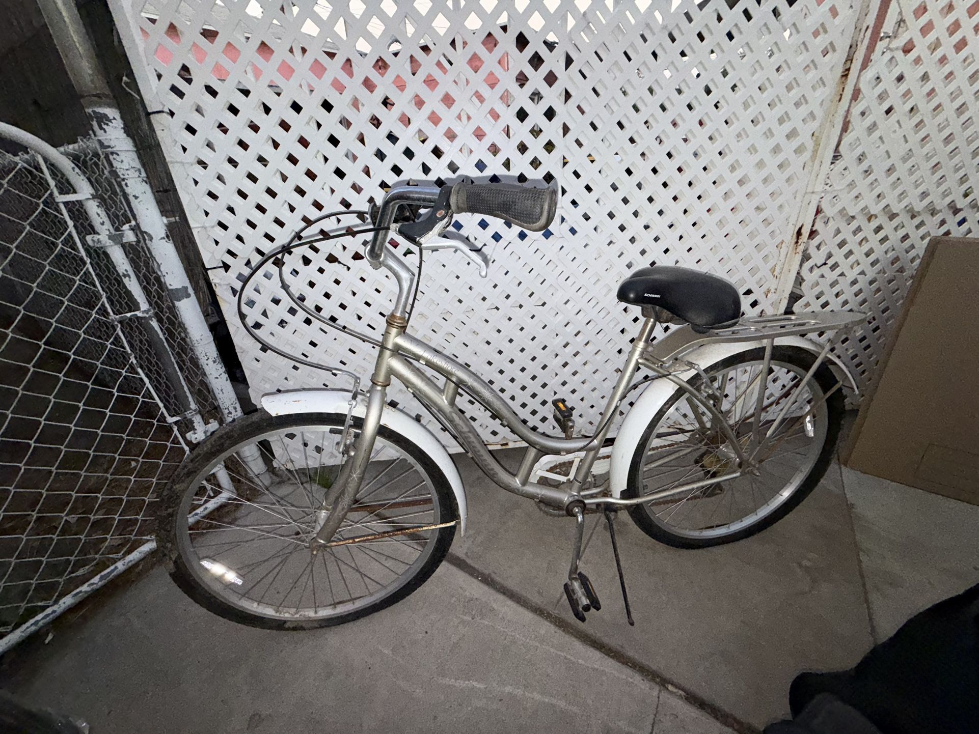 Schwinn Lakeshore Cruiser Bike