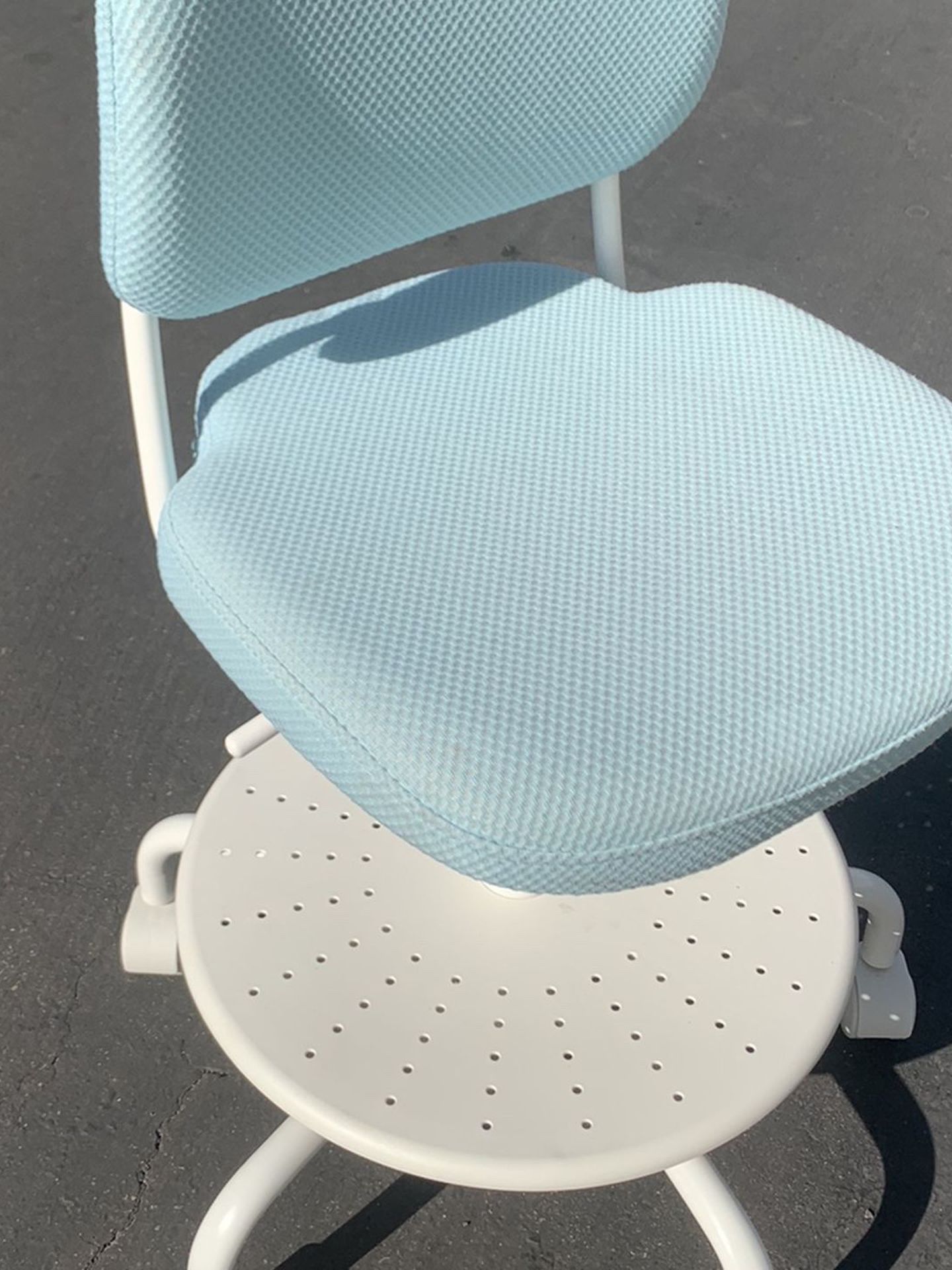 VIMUND Child's desk chair, light turquoise Excellent Condition