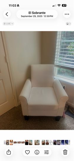 White Accent Chair – Excellent Condition
