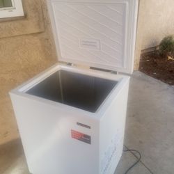  Frigidaire 4.9 CF Freezer.