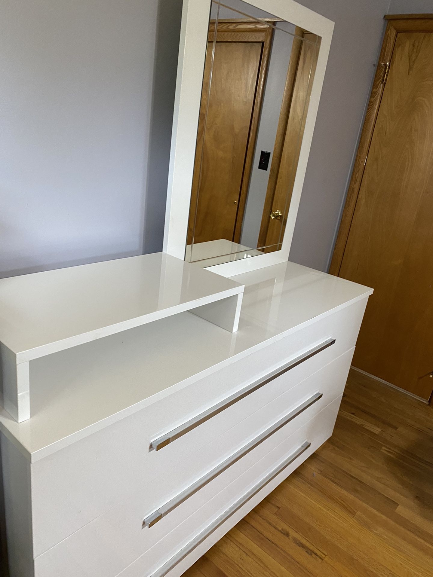 Queen Sized Bedroom Set