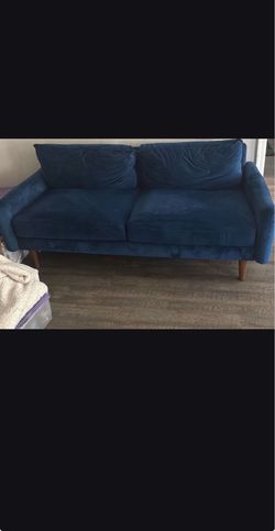 Free couches must pick up asap