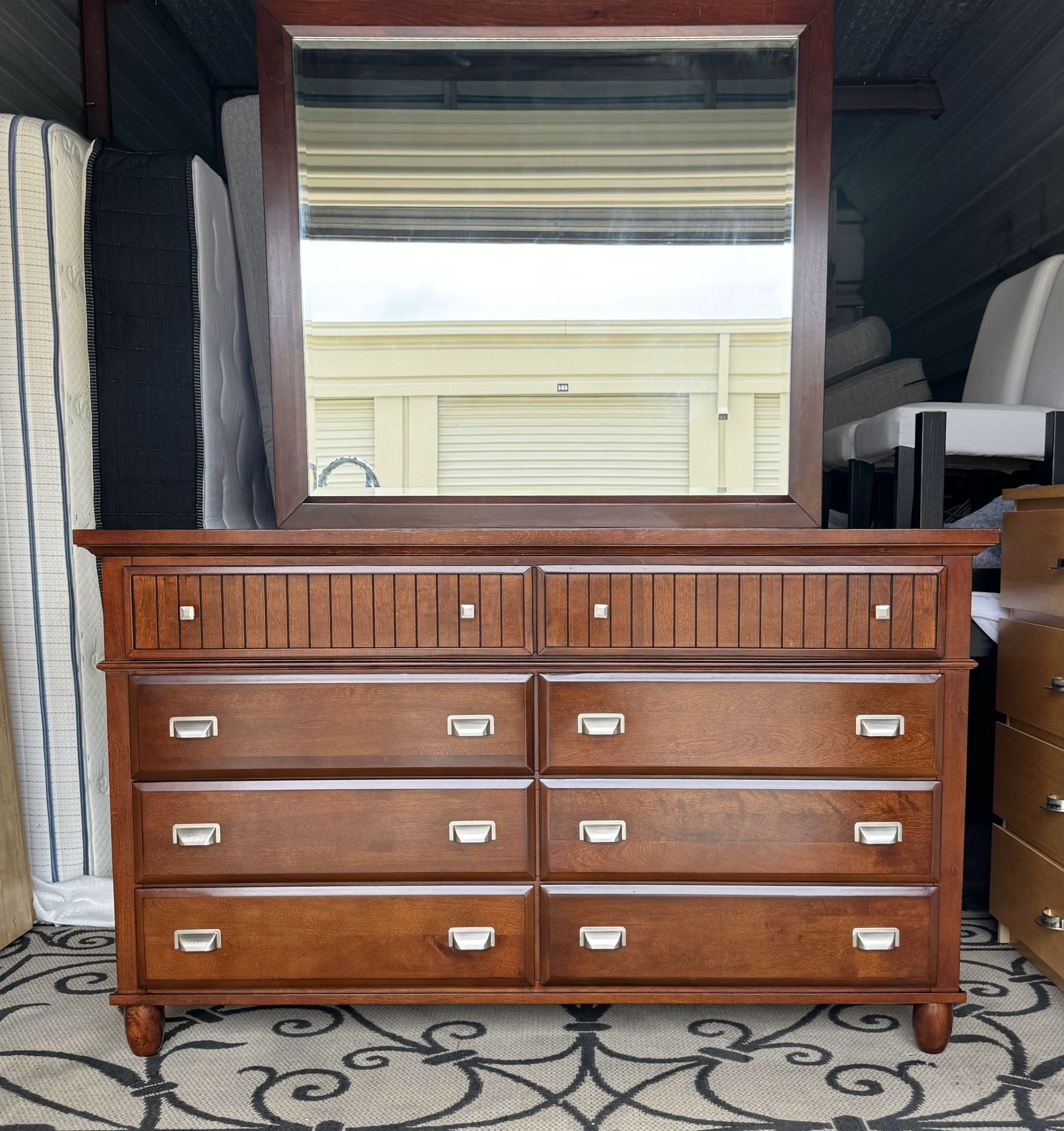 Dresser With Mirror