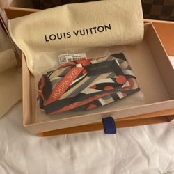 Louis Vuitton BB BAND POP
