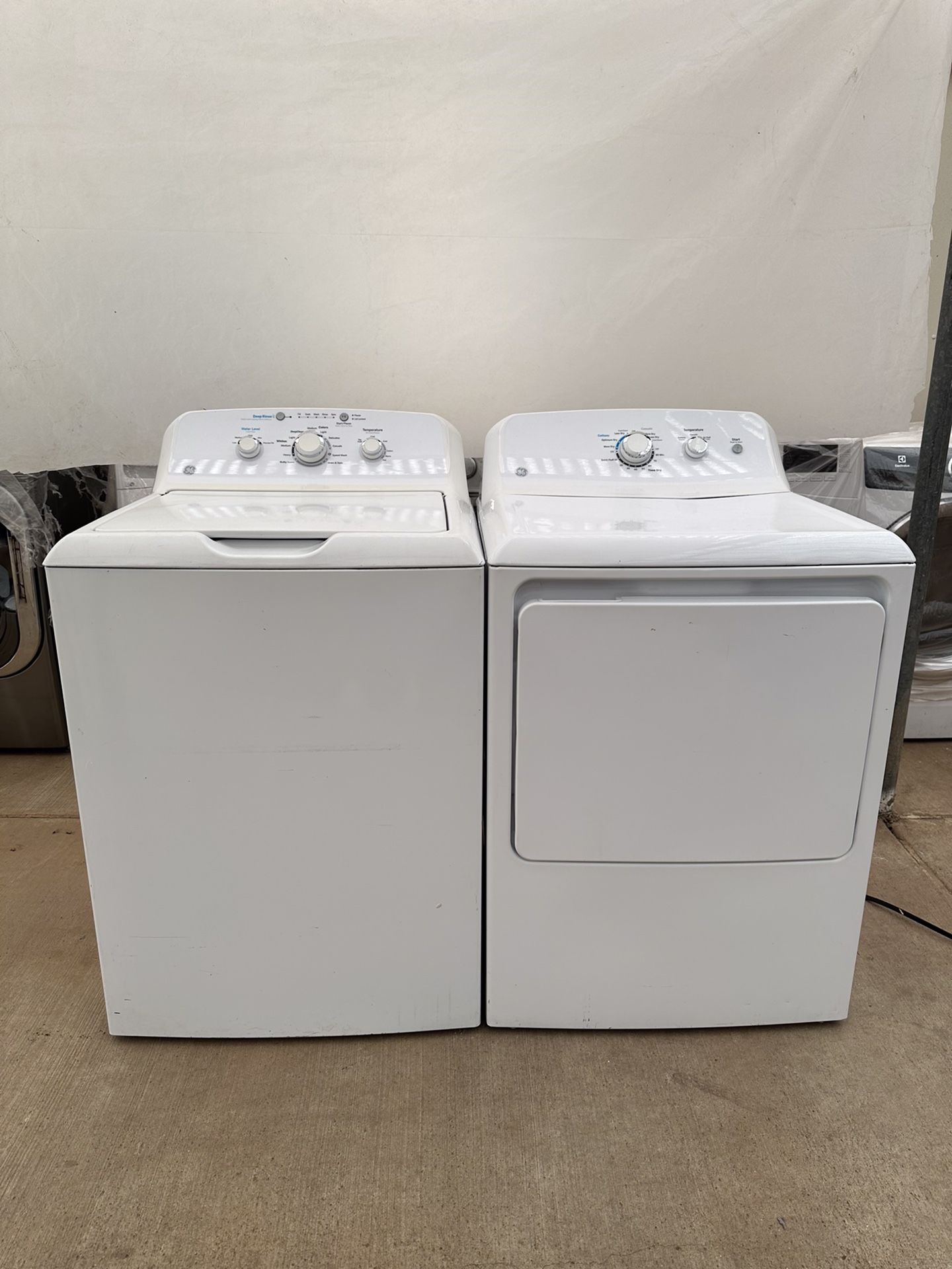 GE Washer And Dryer Laundry Set