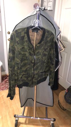 Juniors ANGL Crop Camo jacket Size M - Very Cute!