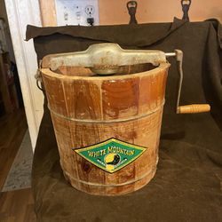 Vintage White Mountain 4 Quart Handcrank Ice Cream Maker