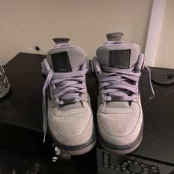 Jordan retro 4  Size 6.5Y Condition 7/10 No scratch or damage