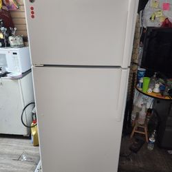 GE Refrigerator 64x28x28 