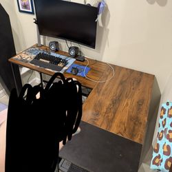 L-shaped Wood Computer Desk