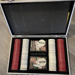 Poker chips with case
