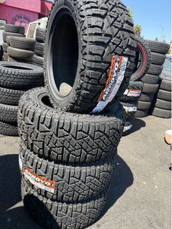 🚨🚨vendo set de llantas Lt 33x12.50 20 arroyo R/T tires