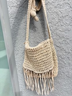 ✨VINTAGE TAN NUDE CROCHET FRINGE CROSSBODY BAG✨