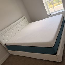 King Size Bed & Frame / Used Only For 16 Months 