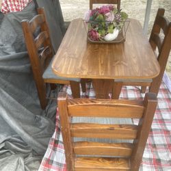 Juego de comedor De Madera Solida.  