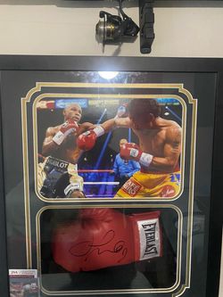 Signed Everlast Floyed MayWheater Boxing Glove Framed Display JSA Certified
