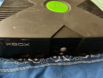 Xbox original 2 controllers 2 games