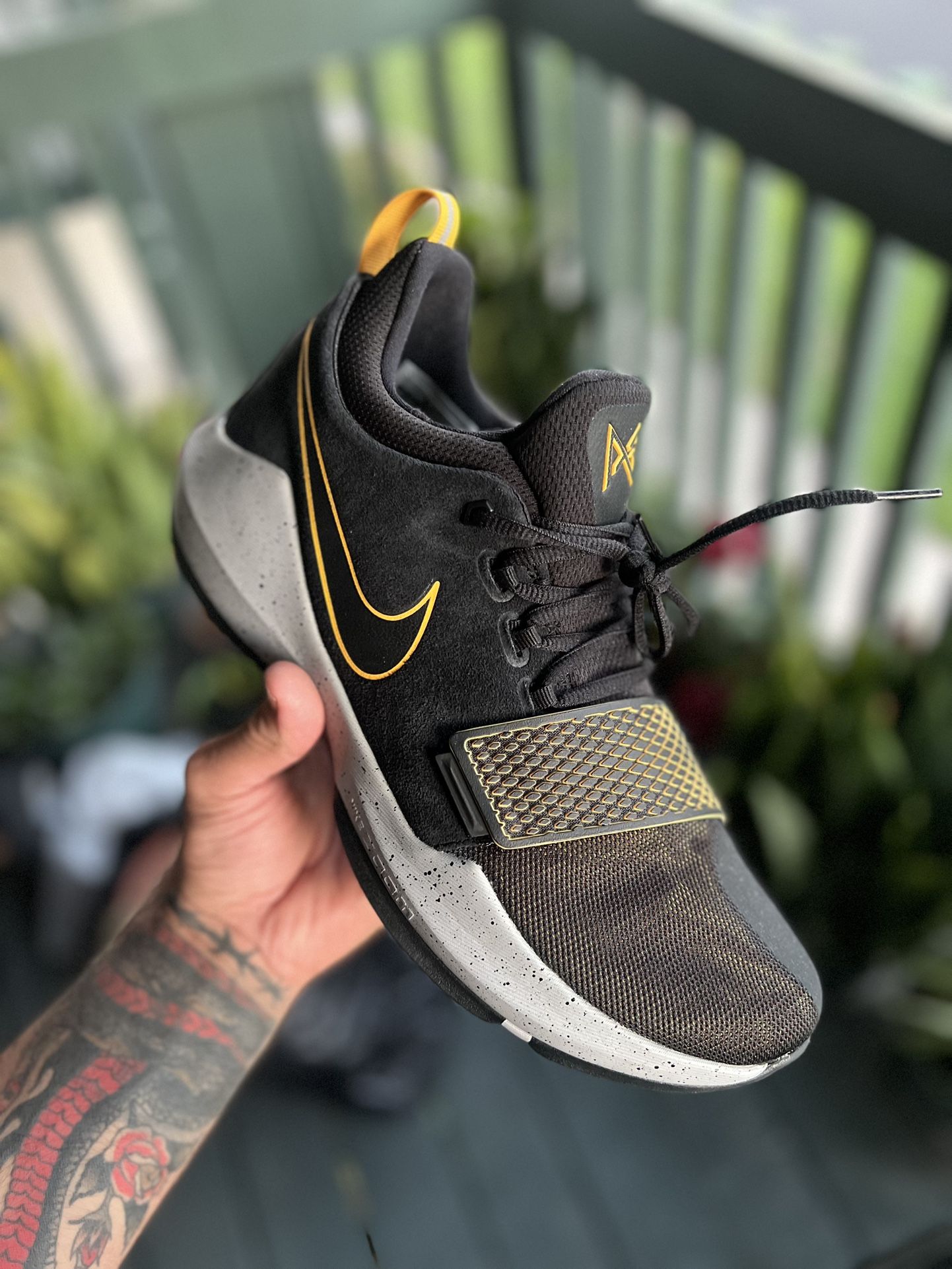 Nike PG 1 Size 11 Basketball Shoes Black Gold Indiana Pacers Lakers Paul George