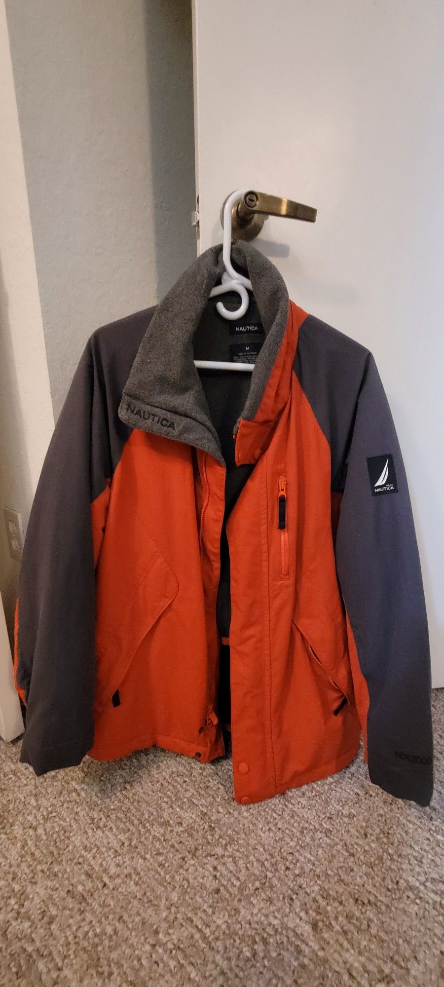 NAUTICA NS-83 JACKET WINDBREAKER SIZE MEDIUM. ITEM IS IN GREAT CONDITION. 