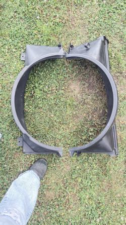 1990 c1500 OEM Factory GM Radiator Fan upper and lower Shrouds